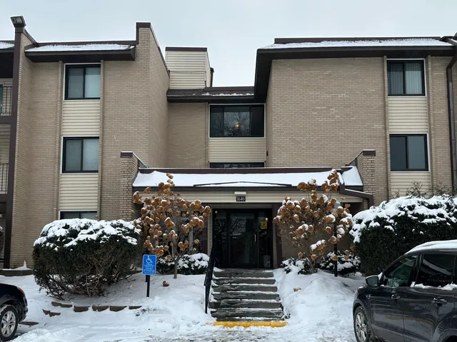 $110,000 | 1640 Highway 36 West, Unit 345, St. Paul, MN 55113