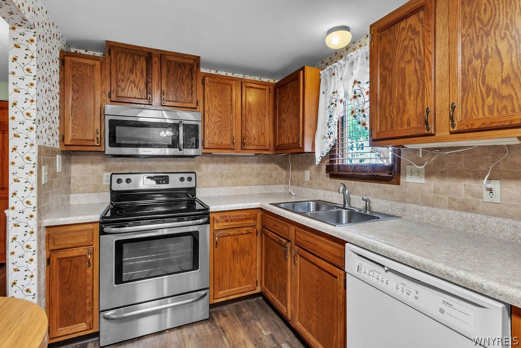 4755 Chestnut Ridge Road, Unit 9 Amherst, NY 14228 - Photo 17 of 46 Kitchen with plenty of cabinetry