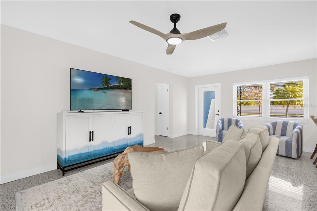 12366 137th Street Largo, FL 33774 - Photo 3 of 46