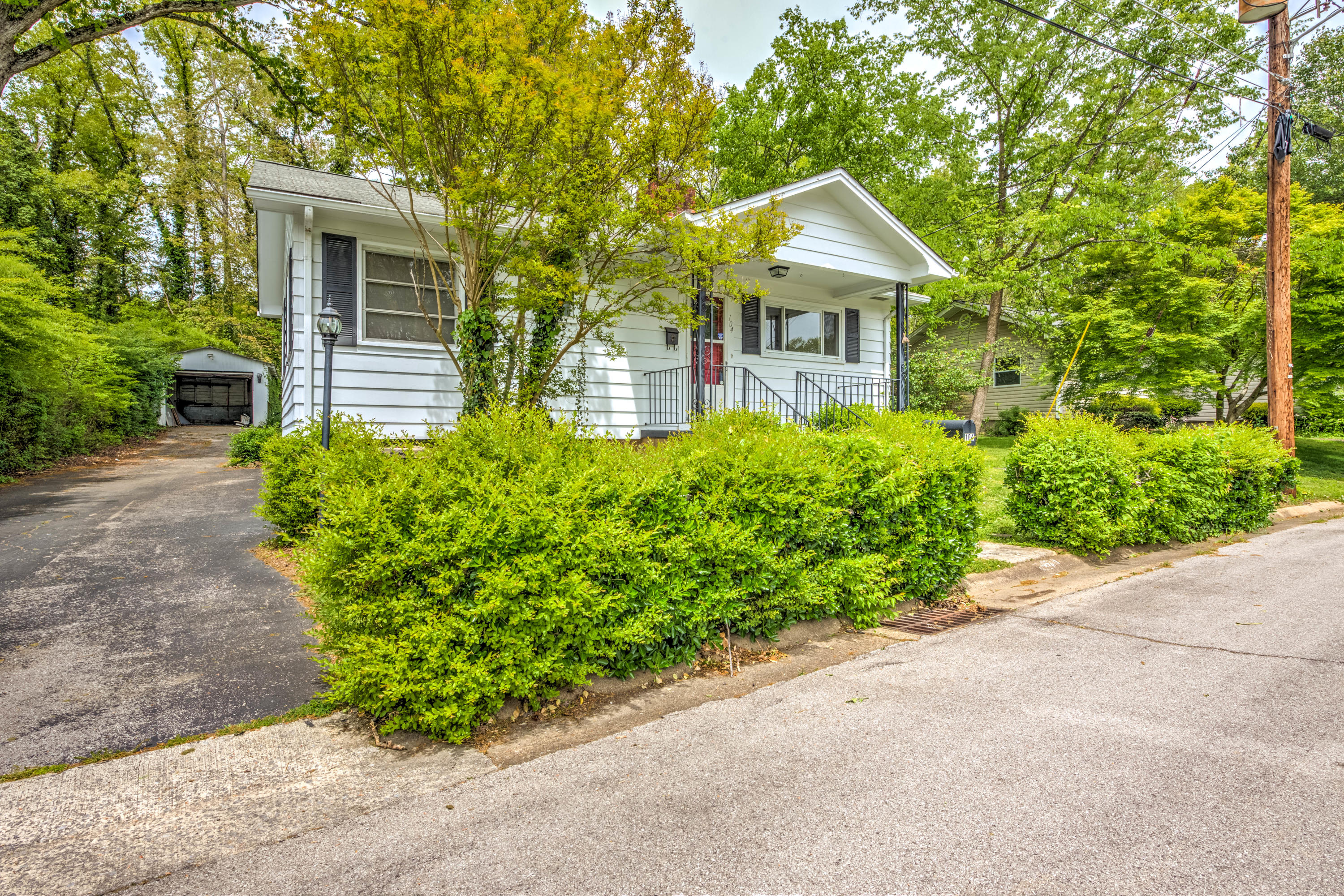 104 Malvern Road Oak Ridge, TN 37830 - Photo 2 of 19 2