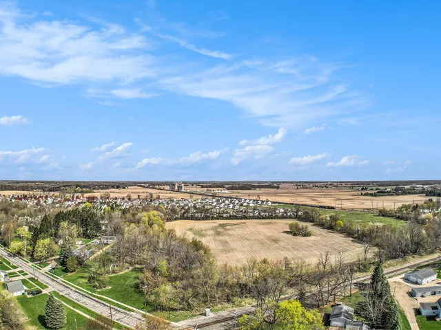 $1,500,000 | 702 West Main Street, Grand Ledge, MI 48837