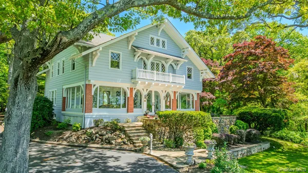 $3,950,000 | 10 Pine Path, Port Jefferson, NY 11777