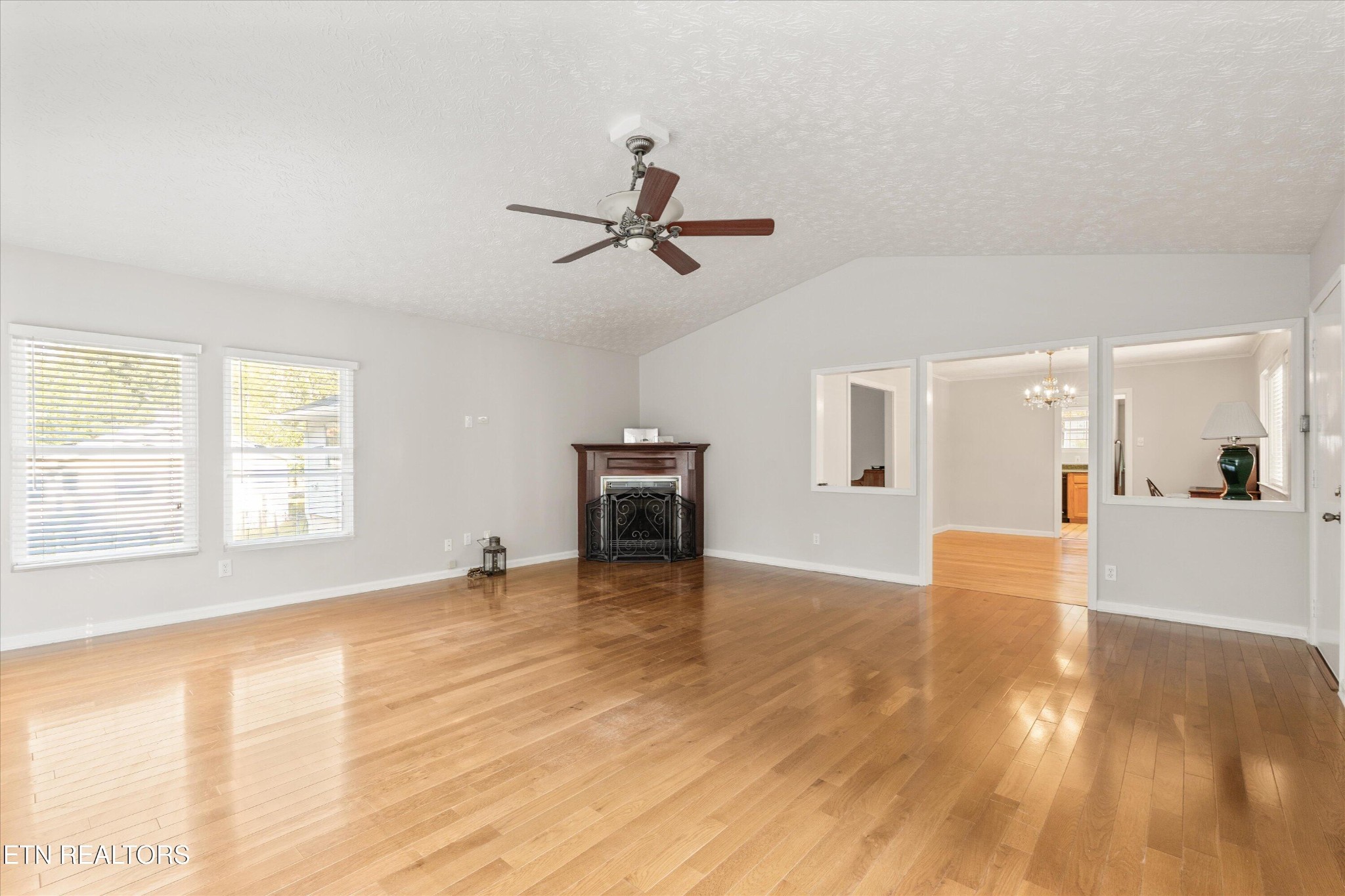215 Outer Drive Oak Ridge, TN 37830 - Photo 8 of 38 Gallery Image 8