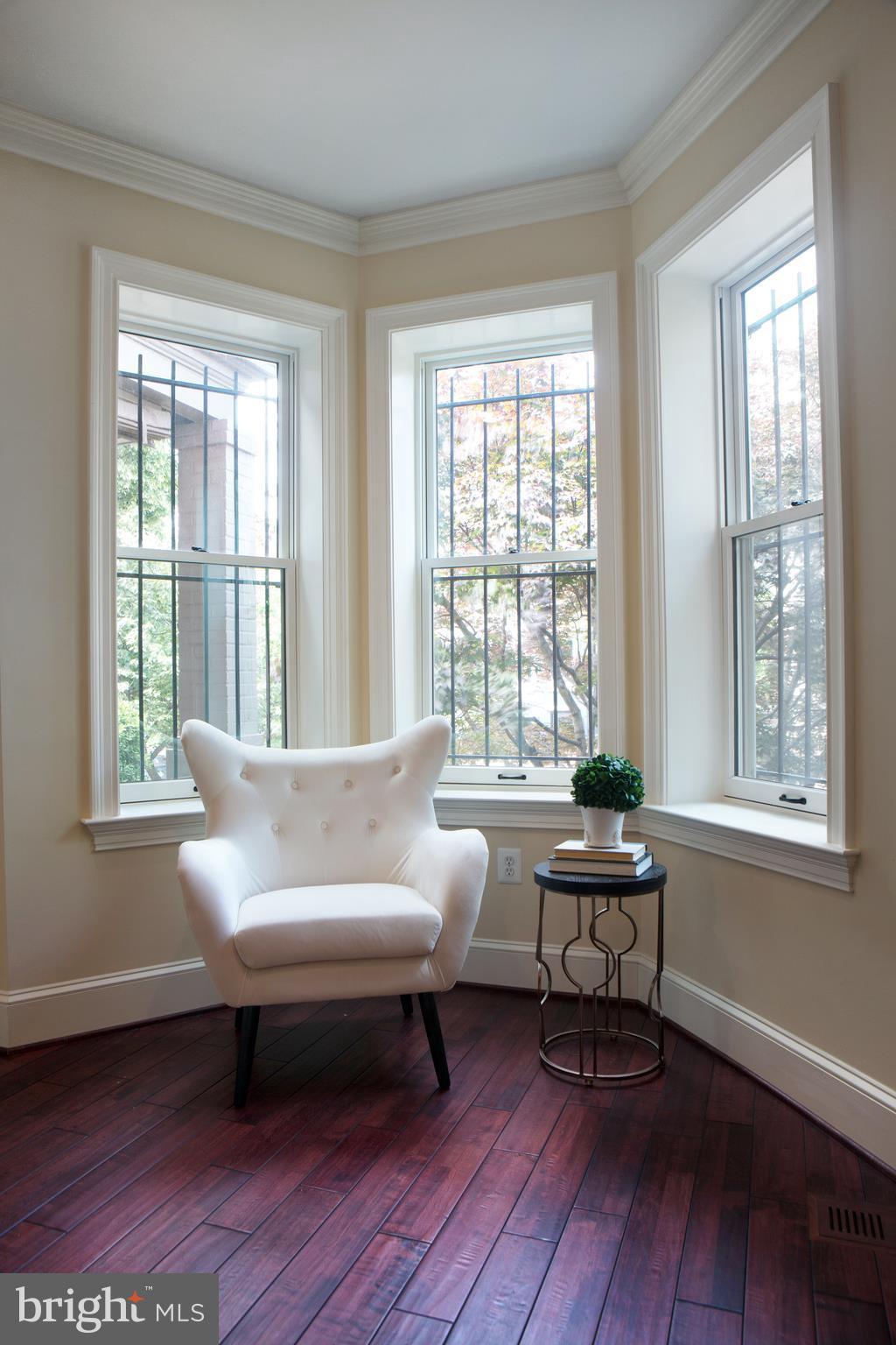 647 5th Street Northeast Washington, DC 20002 - Photo 4 of 29 Classic Bayfront Window Seating