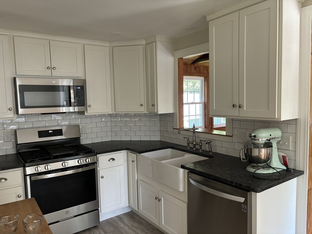1297 Susan Road North Dighton, MA 02764 - Photo 4 of 22 Gallery Image 4
