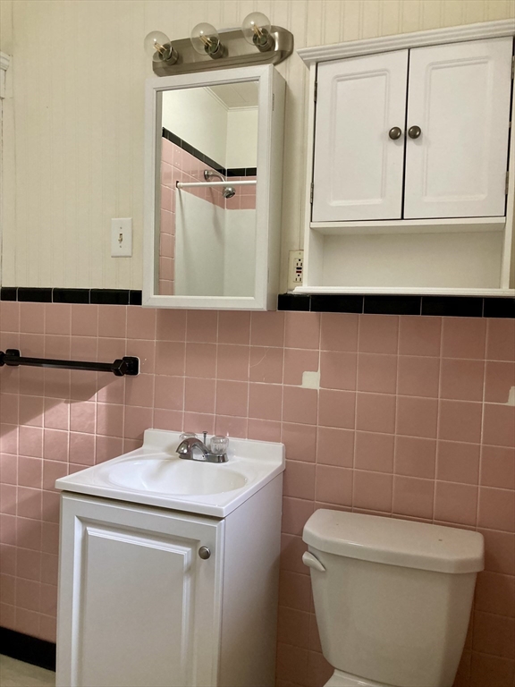 124 Bailey Road Holden, MA 01520 - Photo 26 of 37 a bathroom with a toilet a sink and mirror