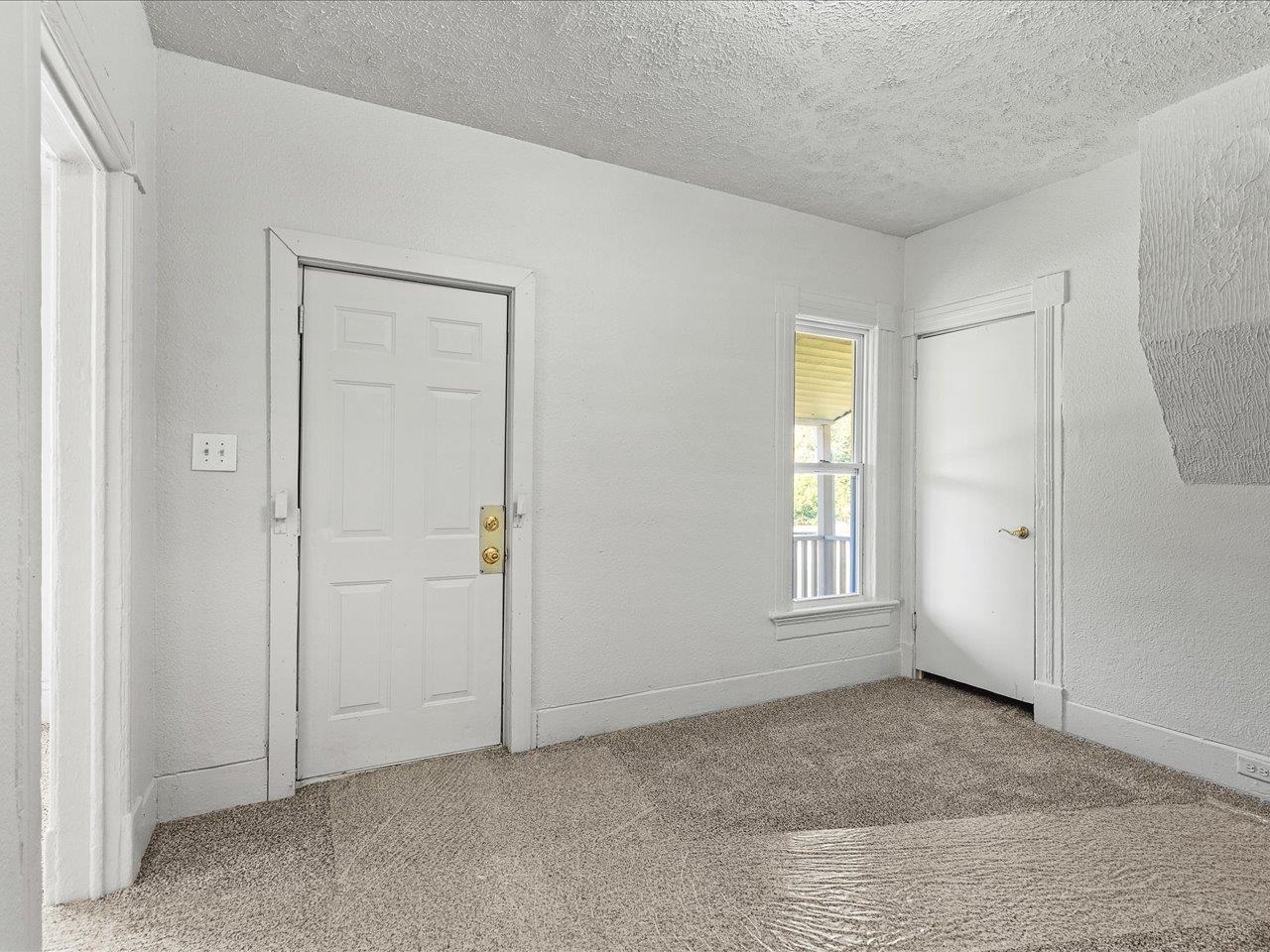 1227 Chestnut Street Rockford, IL 61102 - Photo 2 of 27