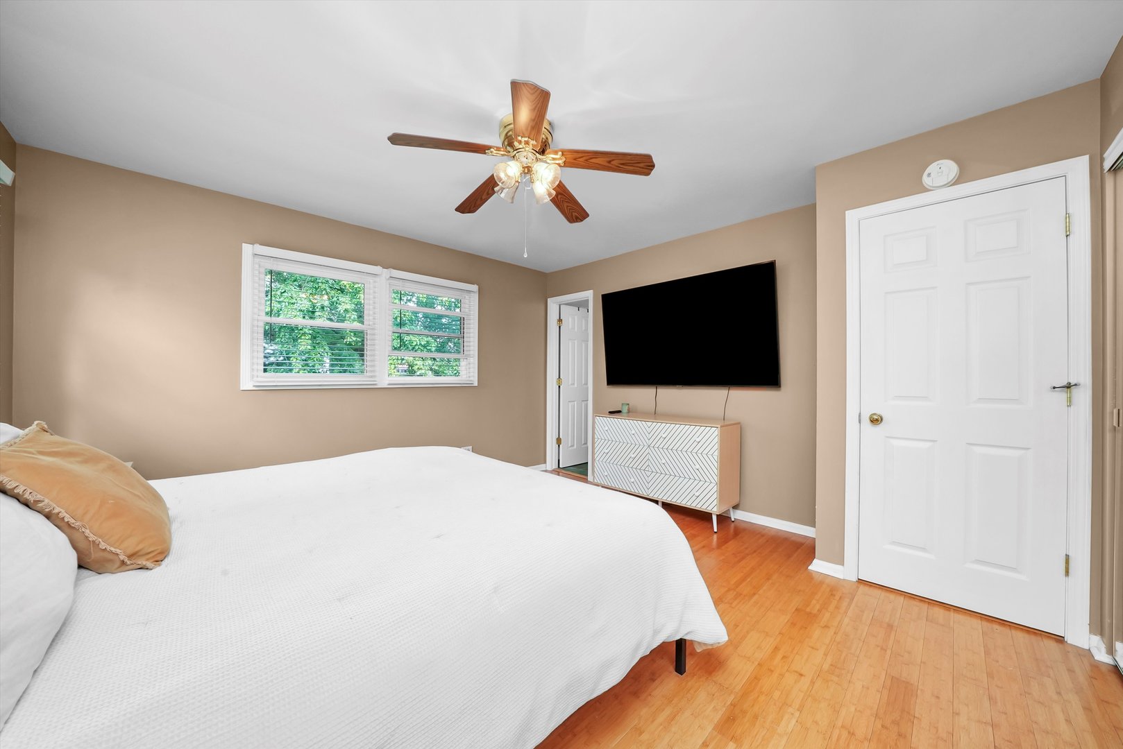 41 Lockman Circle Elgin, IL 60123 - Photo 21 of 46 a bedroom with a bed tv and a window