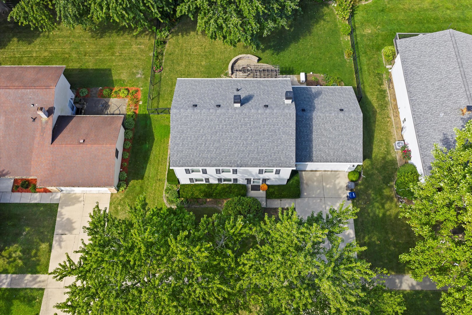 41 Lockman Circle Elgin, IL 60123 - Photo 38 of 46 an aerial view of a house with a yard