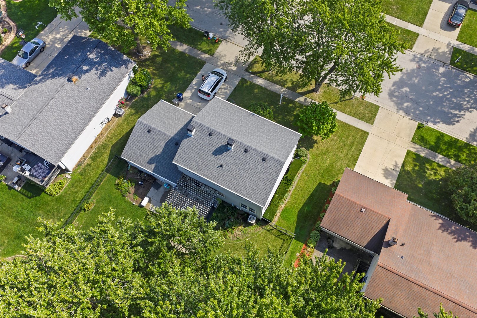41 Lockman Circle Elgin, IL 60123 - Photo 39 of 46 an aerial view of a house with a garden