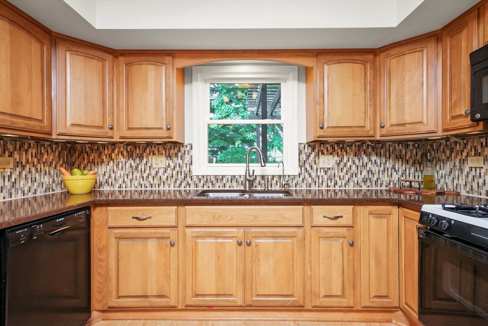 41 Lockman Circle Elgin, IL 60123 - Photo 5 of 46 a kitchen with granite countertop a sink and a stove