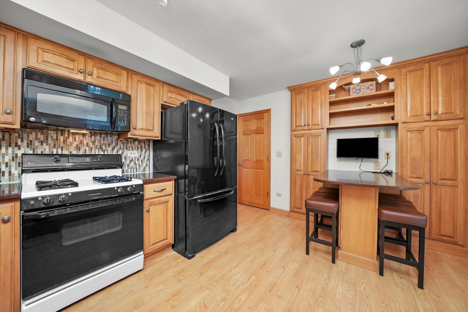 41 Lockman Circle Elgin, IL 60123 - Photo 8 of 46 a kitchen with granite countertop a stove top oven and refrigerator