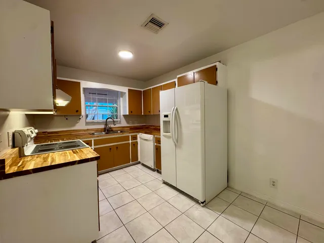 $2,950 | 1514 North Federal Highway, Unit 2, Lake Worth Beach, FL 33460