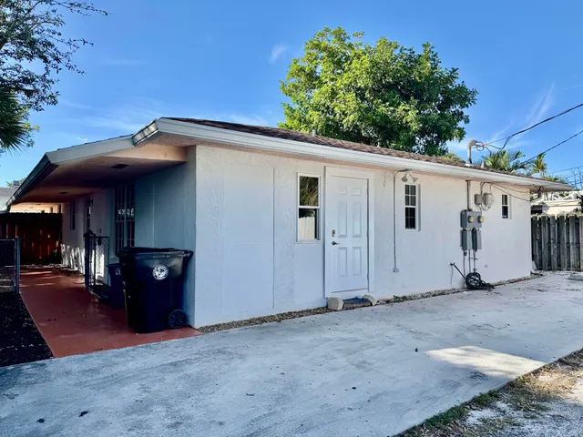 $2,950 | 1514 North Federal Highway, Unit 2, Lake Worth Beach, FL 33460