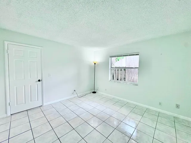 $2,950 | 1514 North Federal Highway, Unit 2, Lake Worth Beach, FL 33460