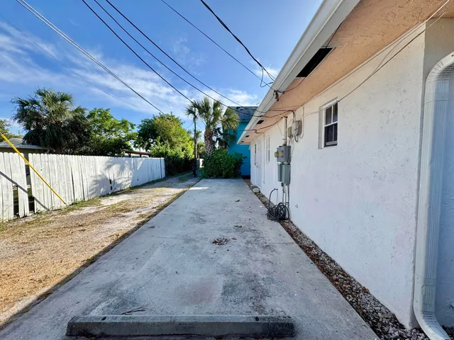 $2,950 | 1514 North Federal Highway, Unit 2, Lake Worth Beach, FL 33460