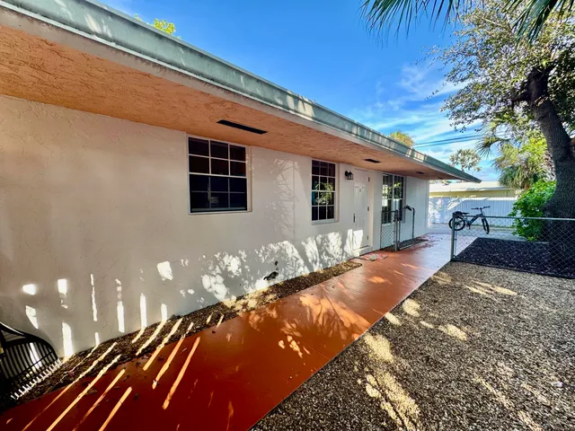 $2,950 | 1514 North Federal Highway, Unit 2, Lake Worth Beach, FL 33460