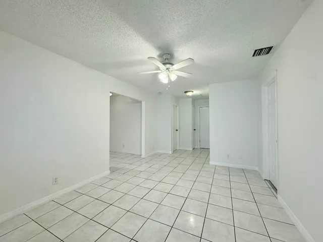 $2,950 | 1514 North Federal Highway, Unit 2, Lake Worth Beach, FL 33460