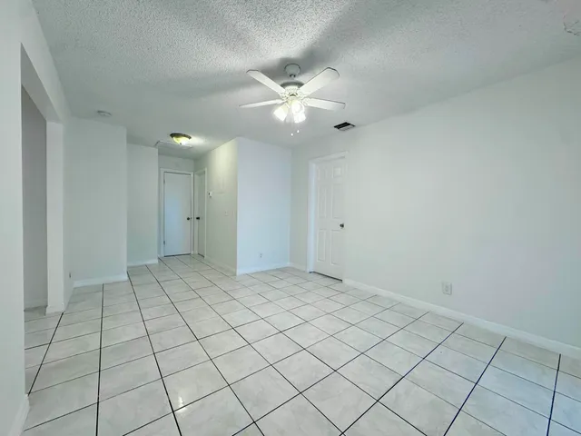 $2,950 | 1514 North Federal Highway, Unit 2, Lake Worth Beach, FL 33460