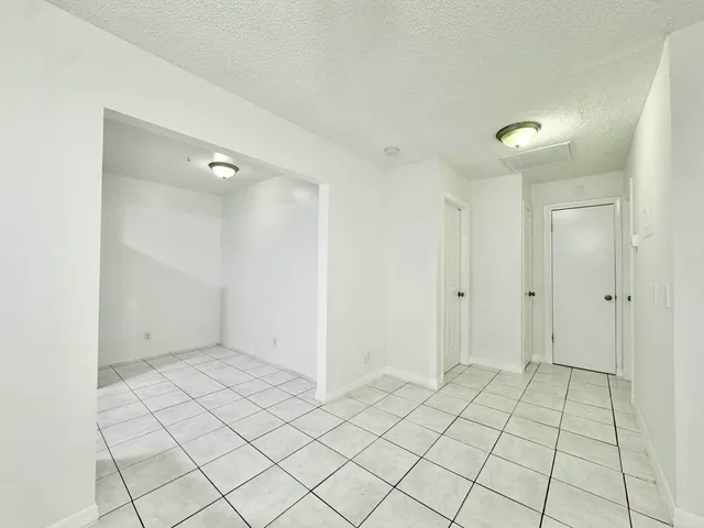 $2,950 | 1514 North Federal Highway, Unit 2, Lake Worth Beach, FL 33460