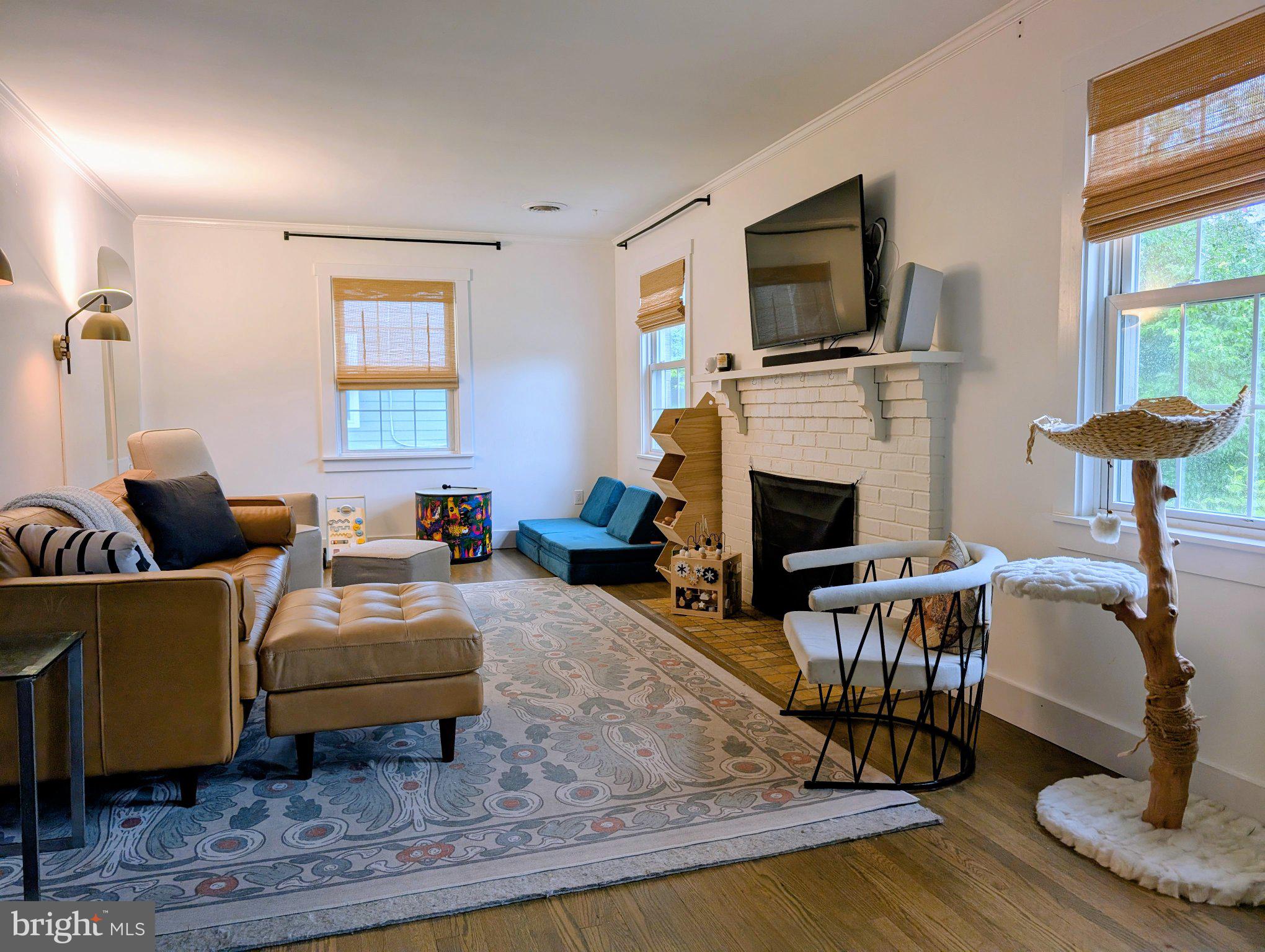 10106 Greenock Road Silver Spring, MD 20901 - Photo 2 of 19 Bright and inviting living space.