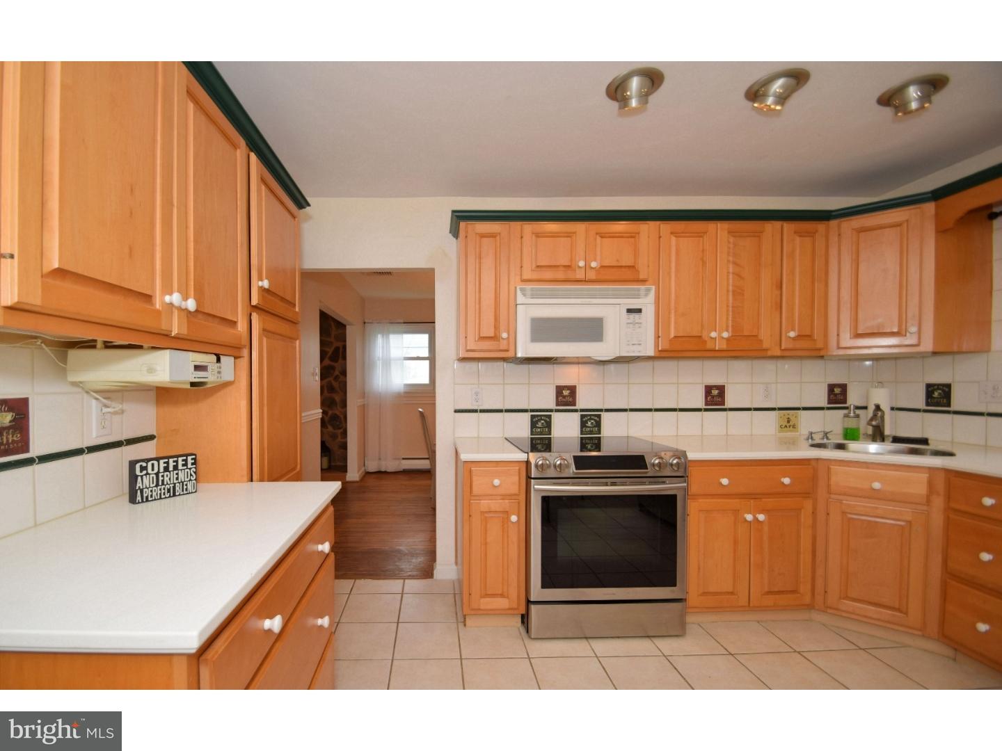 49 Starling Road Southampton, PA 18966 - Photo 6 of 25 Kitchen