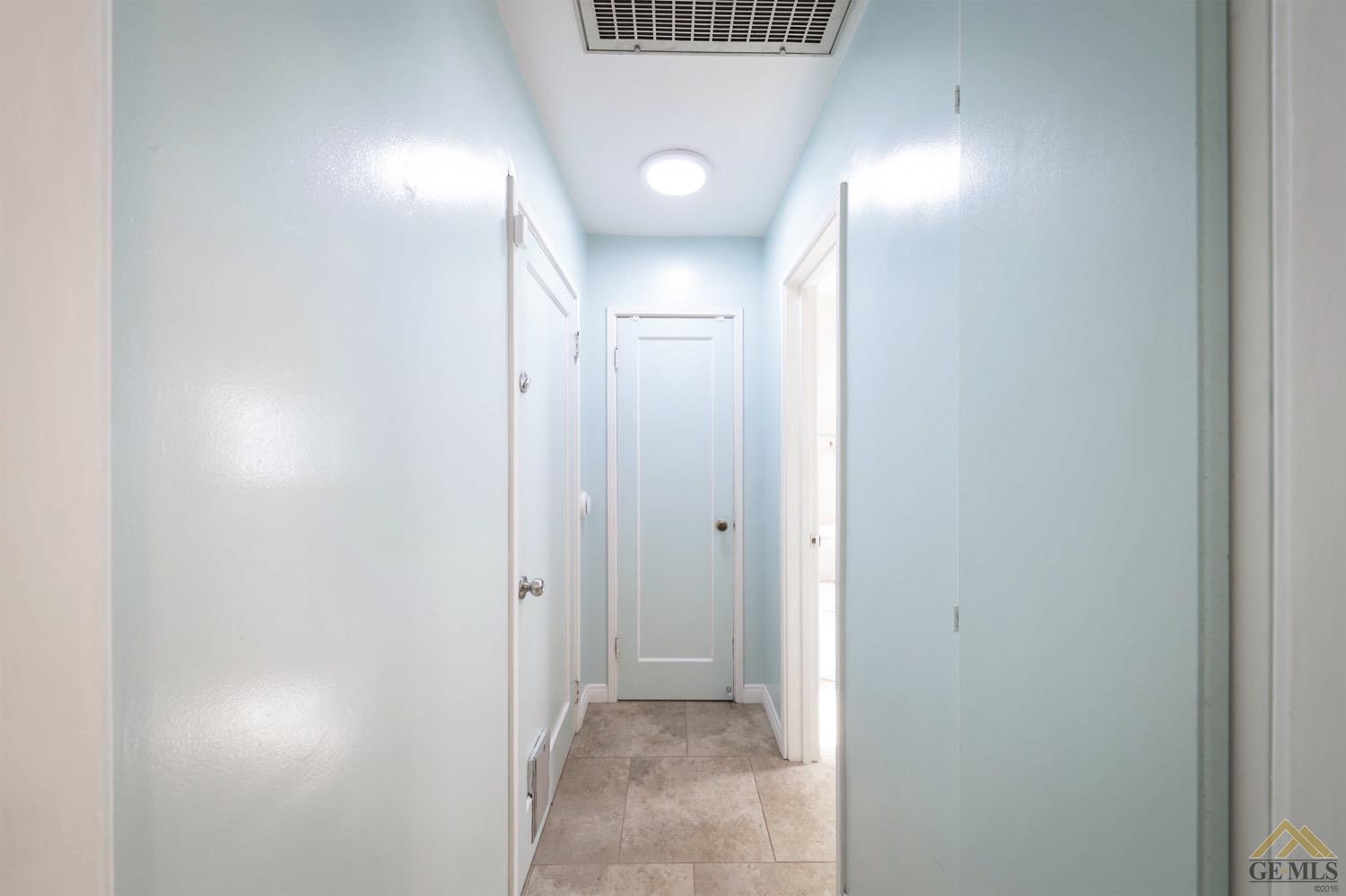 Undisclosed Address Bakersfield, CA 93308 - Photo 16 of 22 a view of a room