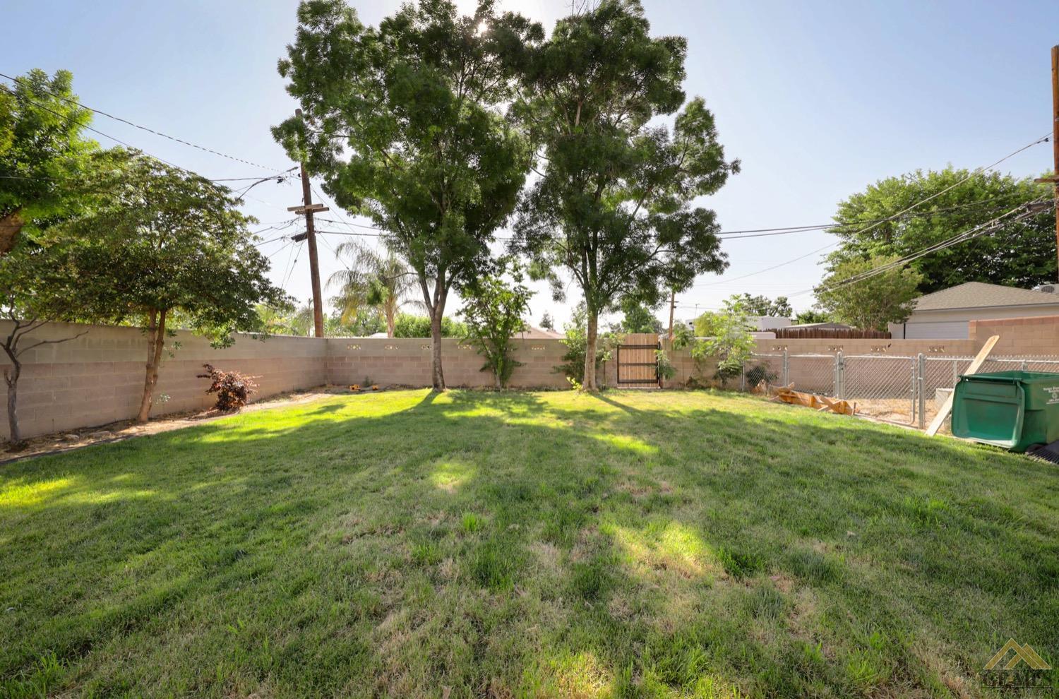 Undisclosed Address Bakersfield, CA 93308 - Photo 20 of 22 a view of yard with green space