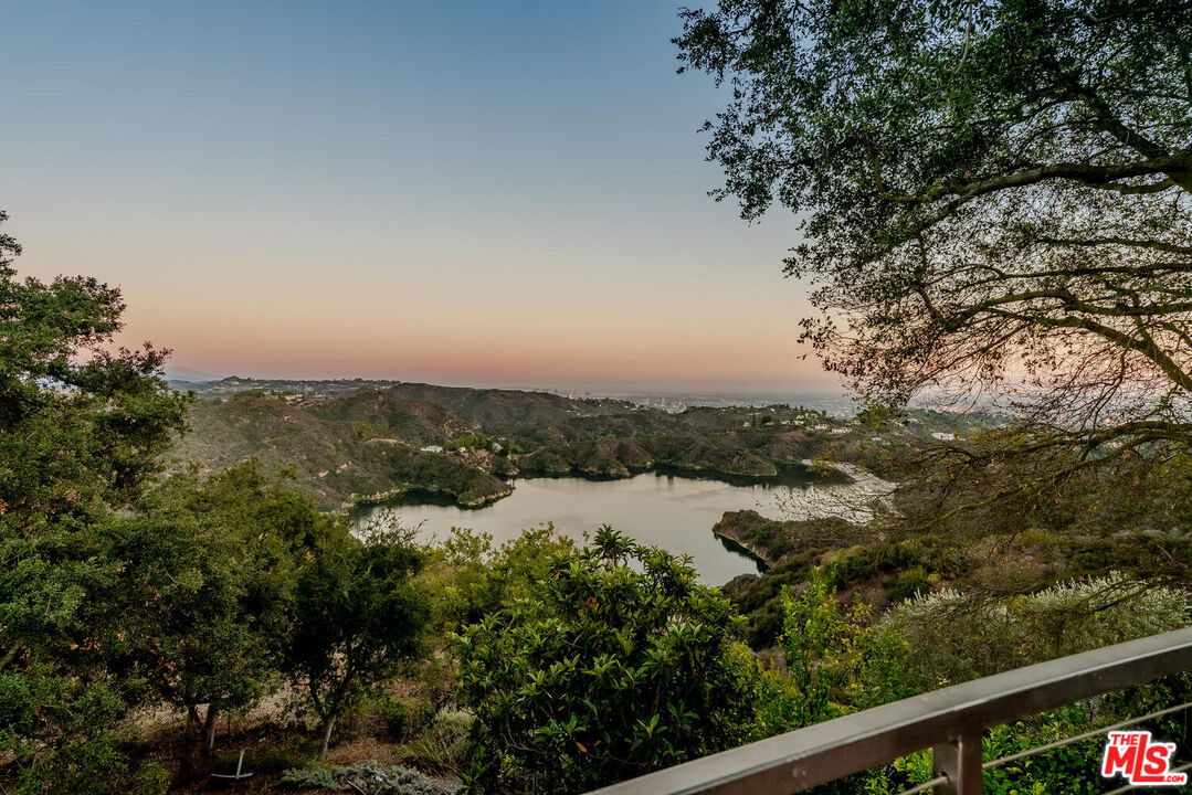 2232 Stradella Road Los Angeles, CA 90077 - Photo 38 of 48 a view of a city with lush green forest