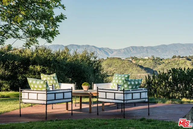 a view of a bench in a backyard