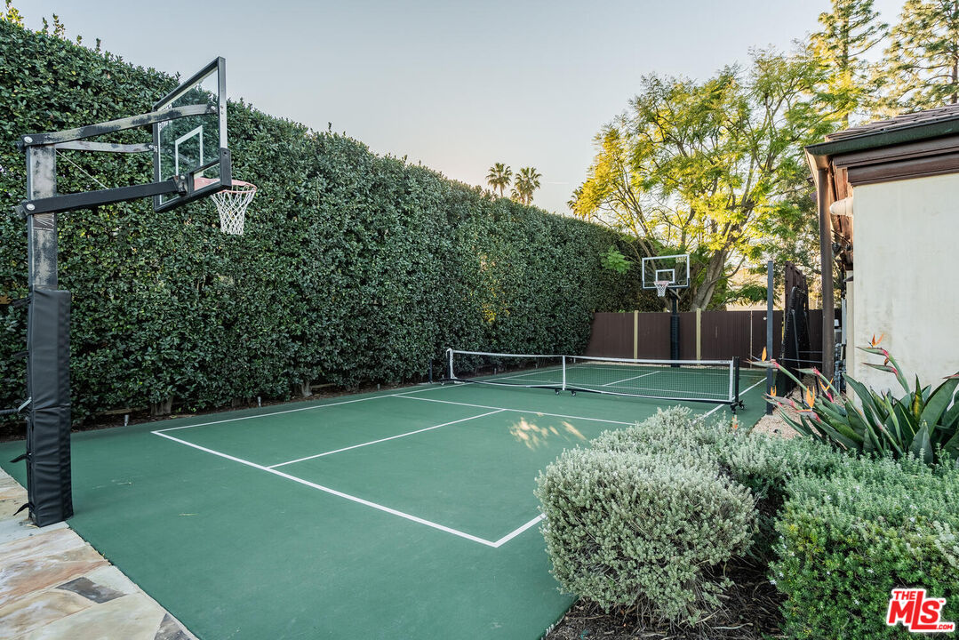 2232 Stradella Road Los Angeles, CA 90077 - Photo 45 of 48 a view of a tennis court
