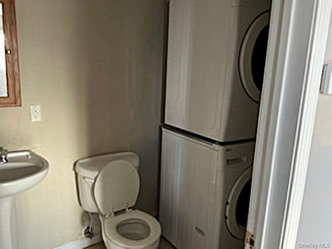 178 Pine Tree Road Monroe, NY 10950 - Photo 11 of 11 a bathroom with a toilet mirror and a sink