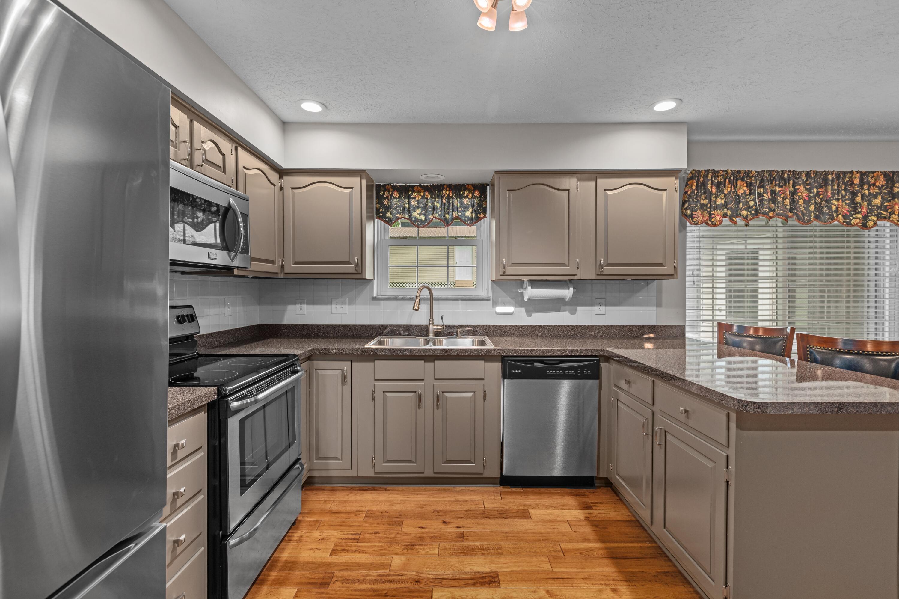 215 Delaplain Road Winchester, KY 40391 - Photo 9 of 39 kitchen