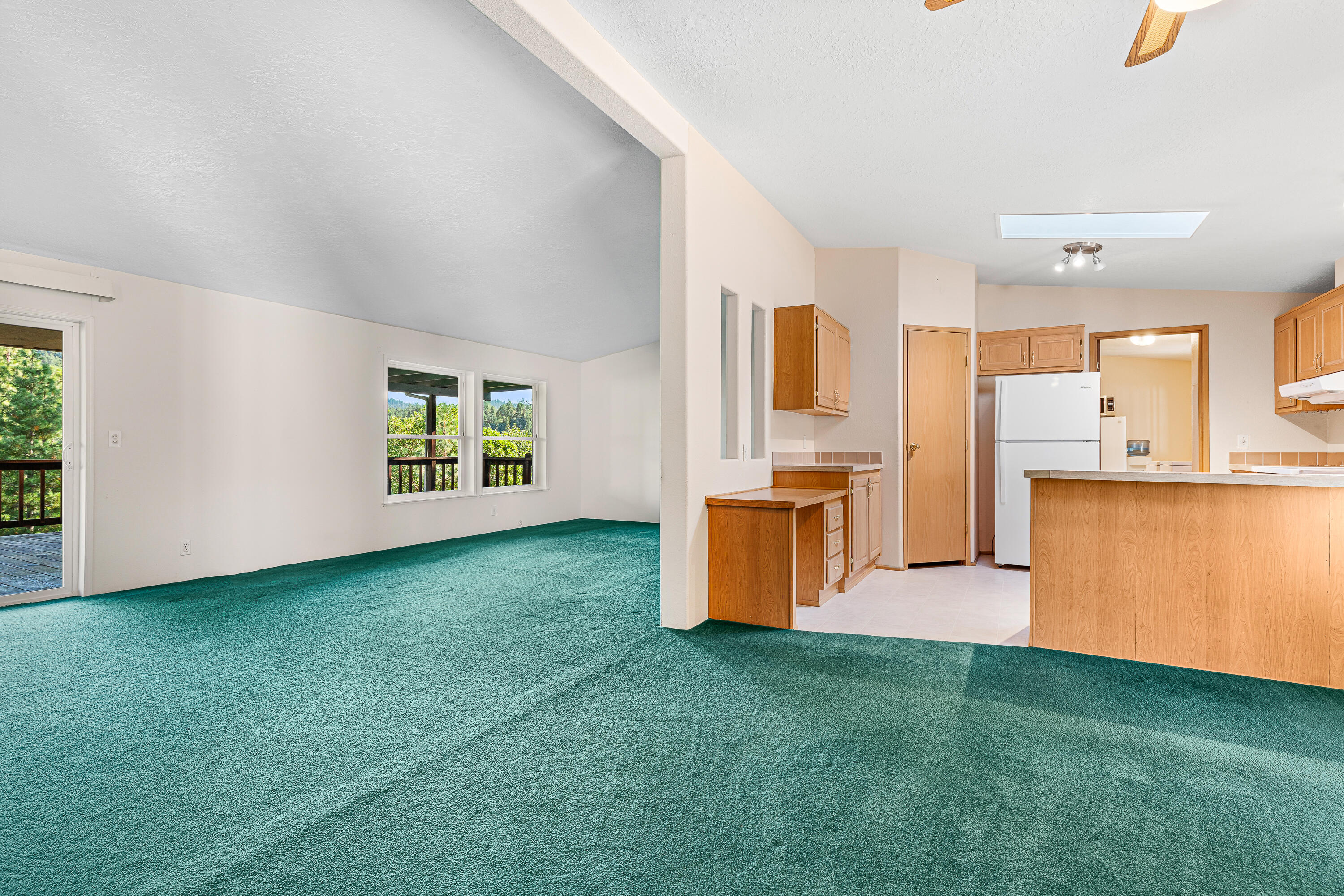 204 Lancelot Ln, Merlin, OR 97532