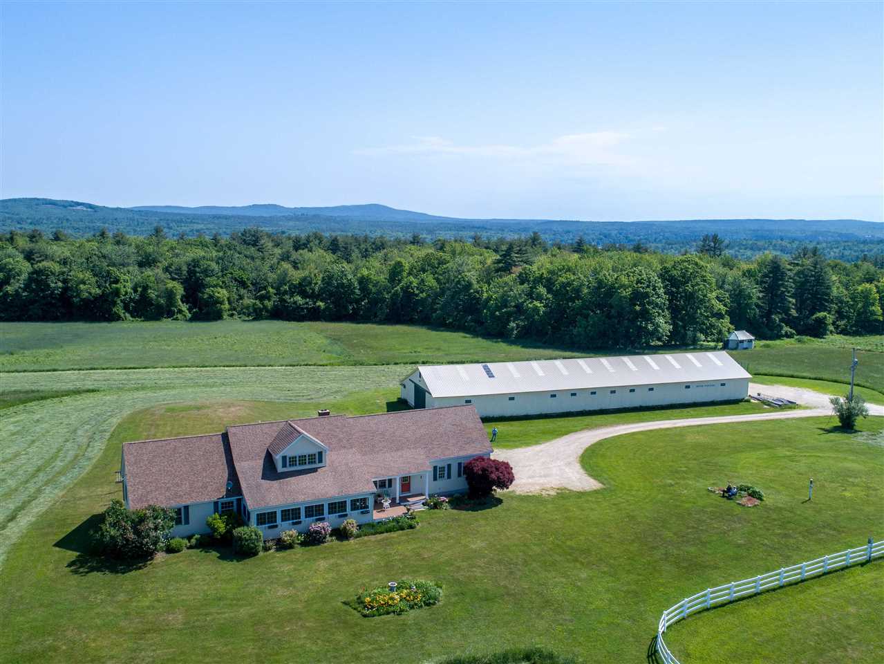 409 Center Hill Road Epsom, NH 03234 - Photo 2 of 34