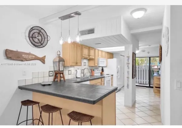 $5,500 | 87200 Overseas Highway, Unit F1, Islamorada, FL 33036