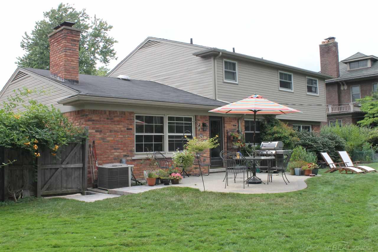 1000 Bedford Road Grosse Pointe, MI 48230 - Photo 30 of 33 31298347-29.JPG