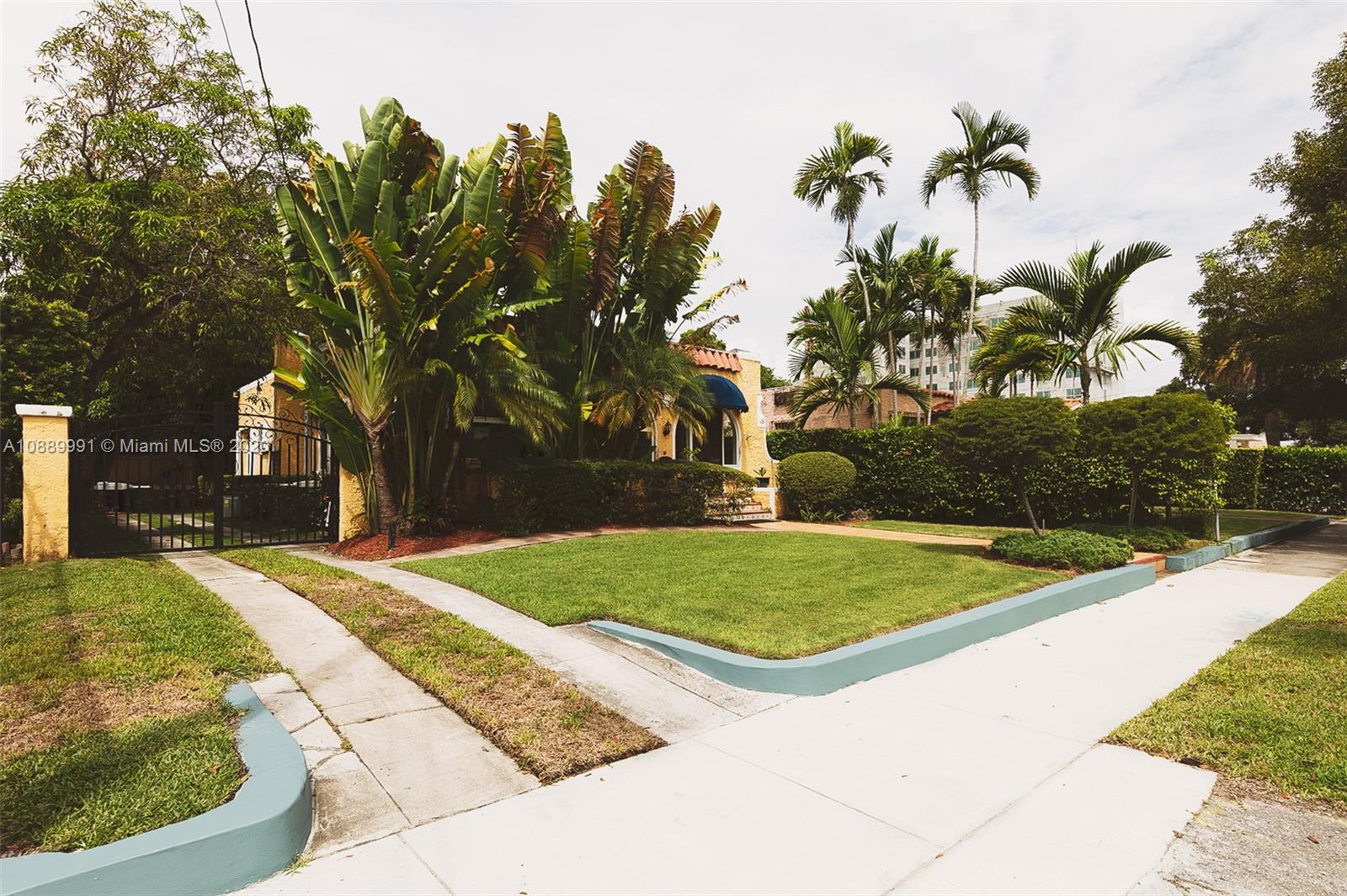 210 Southwest 19th Road Miami, FL 33129 - Photo 28 of 33 a view of a backyard