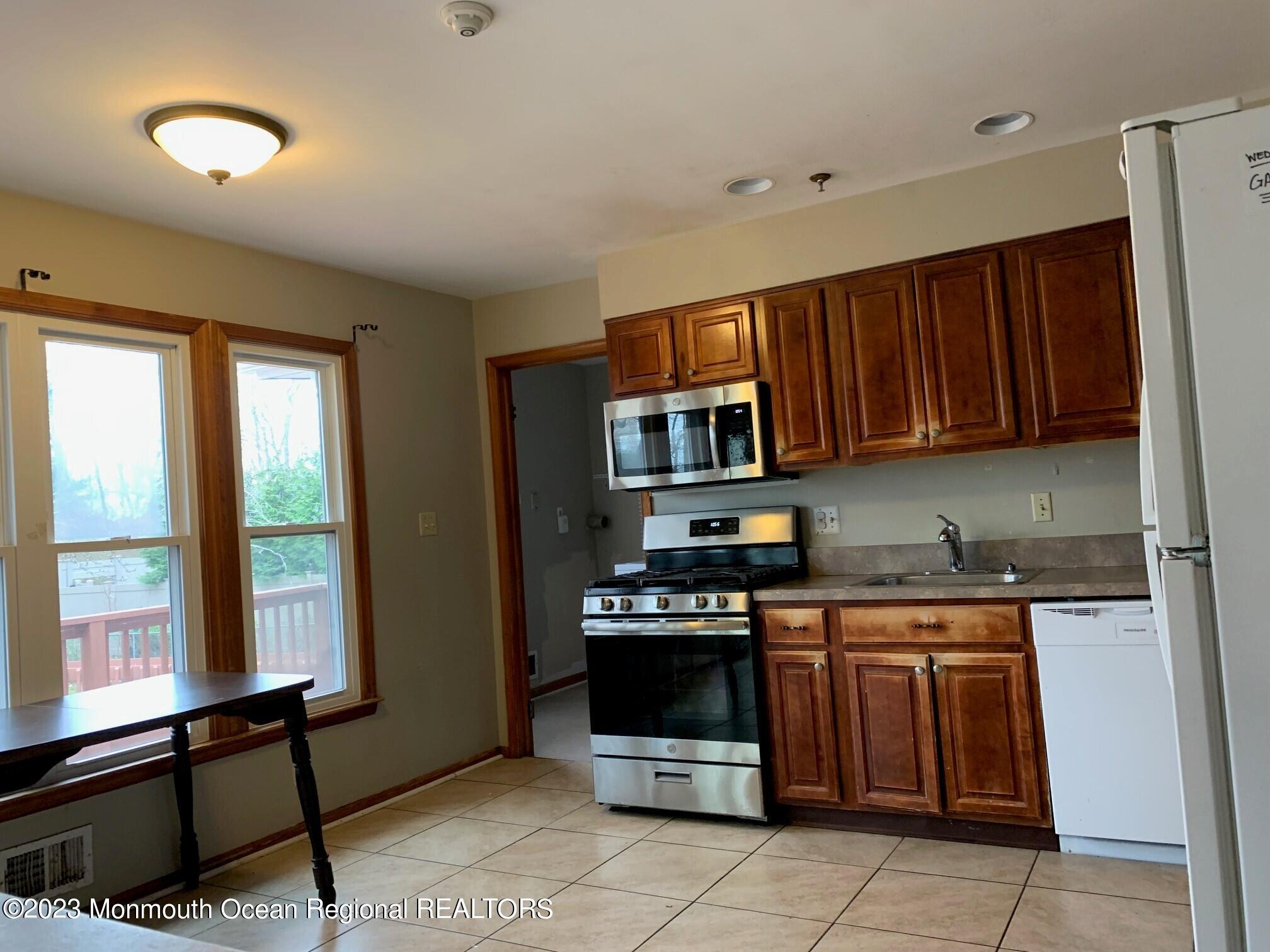 31 Miller Road Lakewood, NJ 08701 - Photo 11 of 46 10