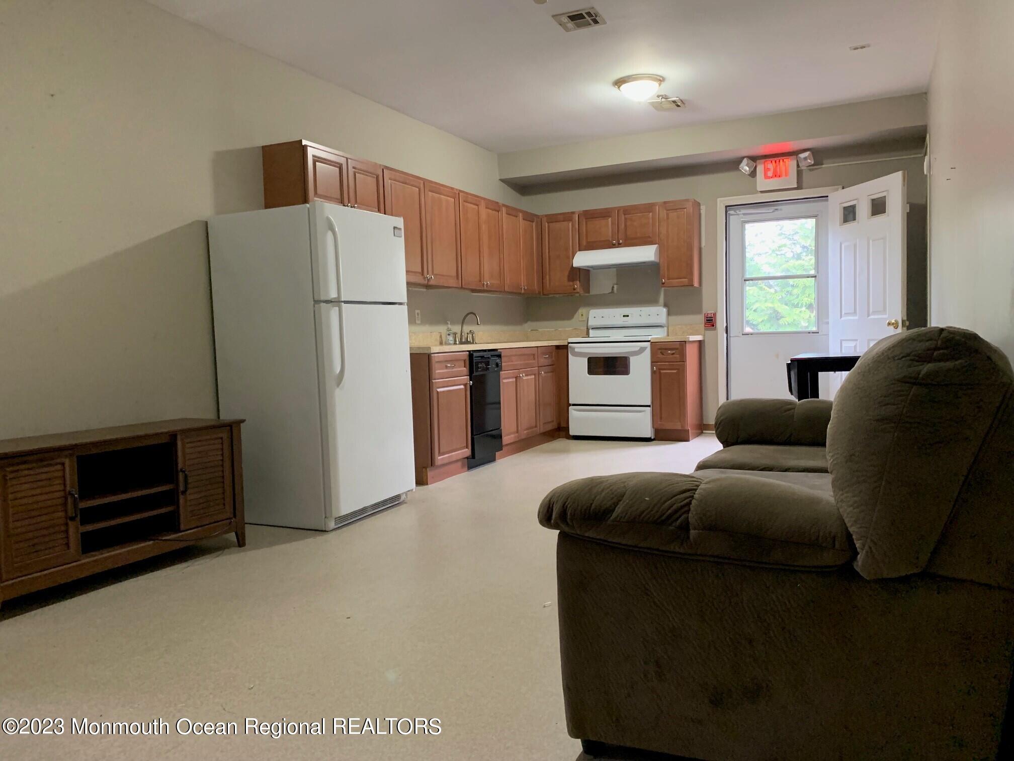 31 Miller Road Lakewood, NJ 08701 - Photo 27 of 46 4