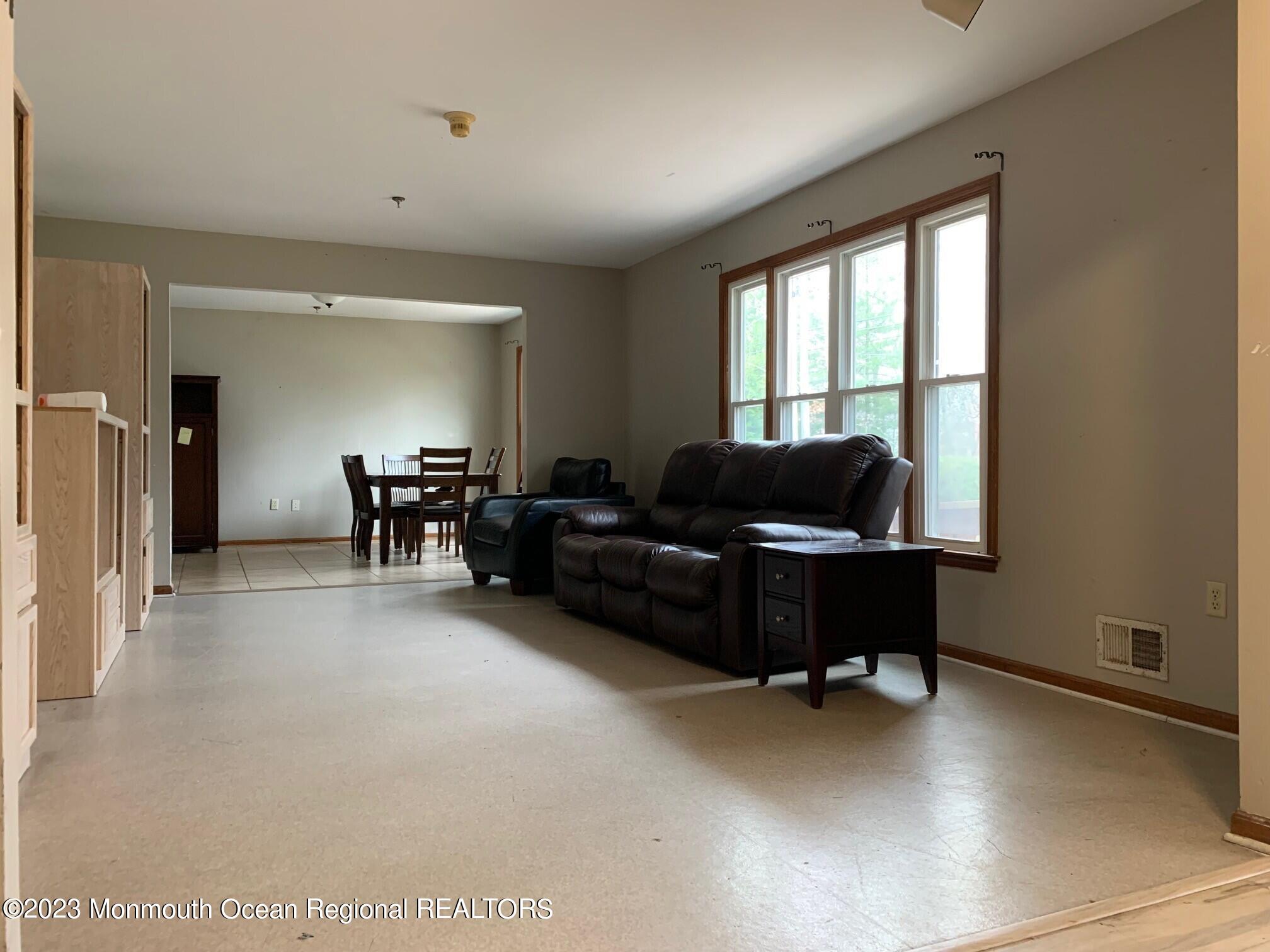 31 Miller Road Lakewood, NJ 08701 - Photo 6 of 46 4