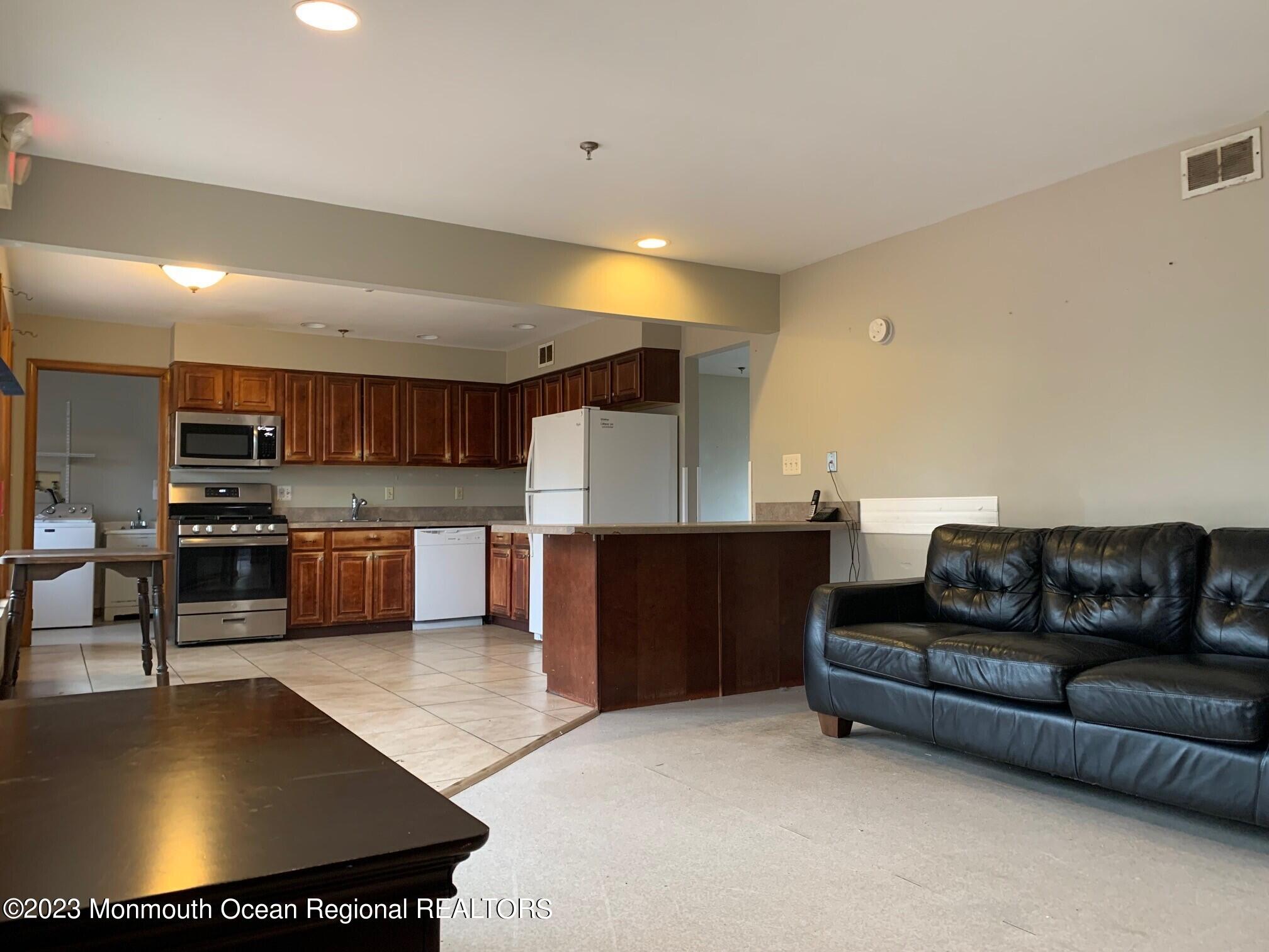 31 Miller Road Lakewood, NJ 08701 - Photo 9 of 46 9