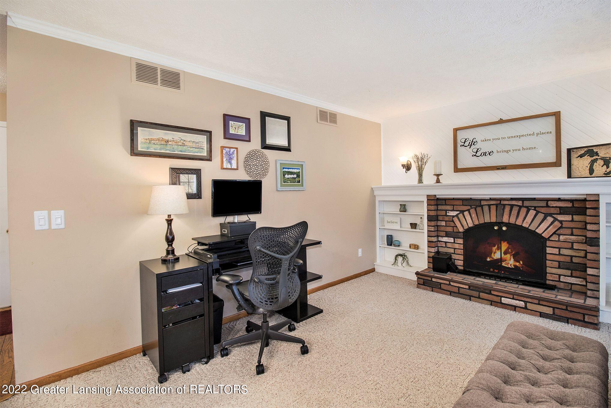 11976 Ransom Highway Dimondale, MI 48821 - Photo 8 of 33 Family room