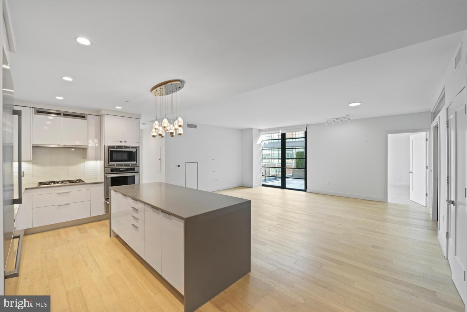 45 Sutton Square Southwest, Unit 1118 Washington, DC 20024 - Photo 7 of 63 Welcome home to expansive open luxury living