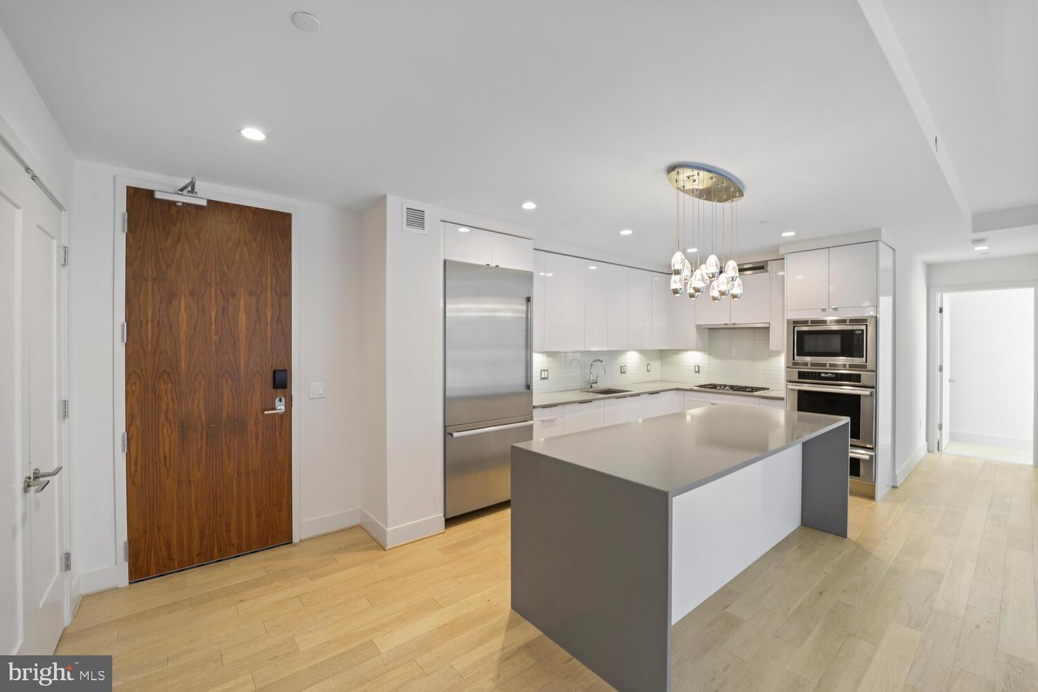 45 Sutton Square Southwest, Unit 1118 Washington, DC 20024 - Photo 8 of 63 Modern European-style Porcelanosa kitchen