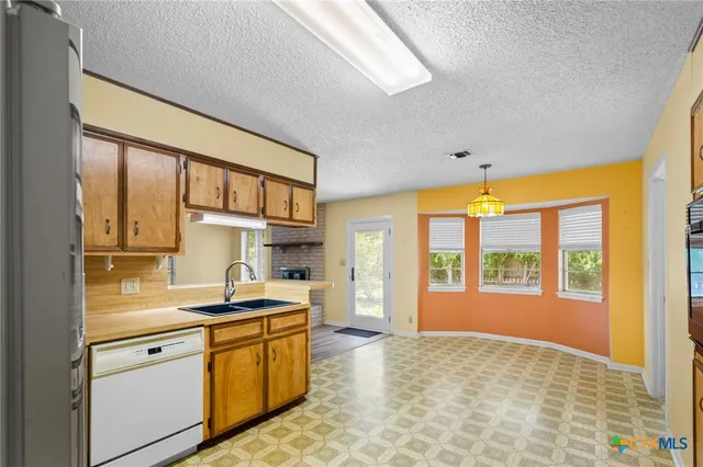 $229,000 | 517 Maplewood Drive, Victoria, TX 77901