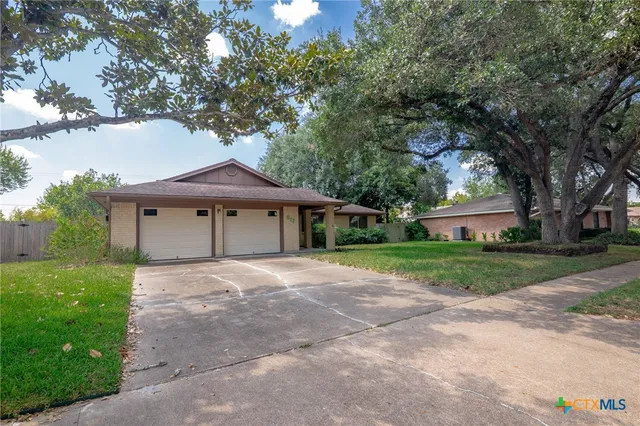 $229,000 | 517 Maplewood Drive, Victoria, TX 77901