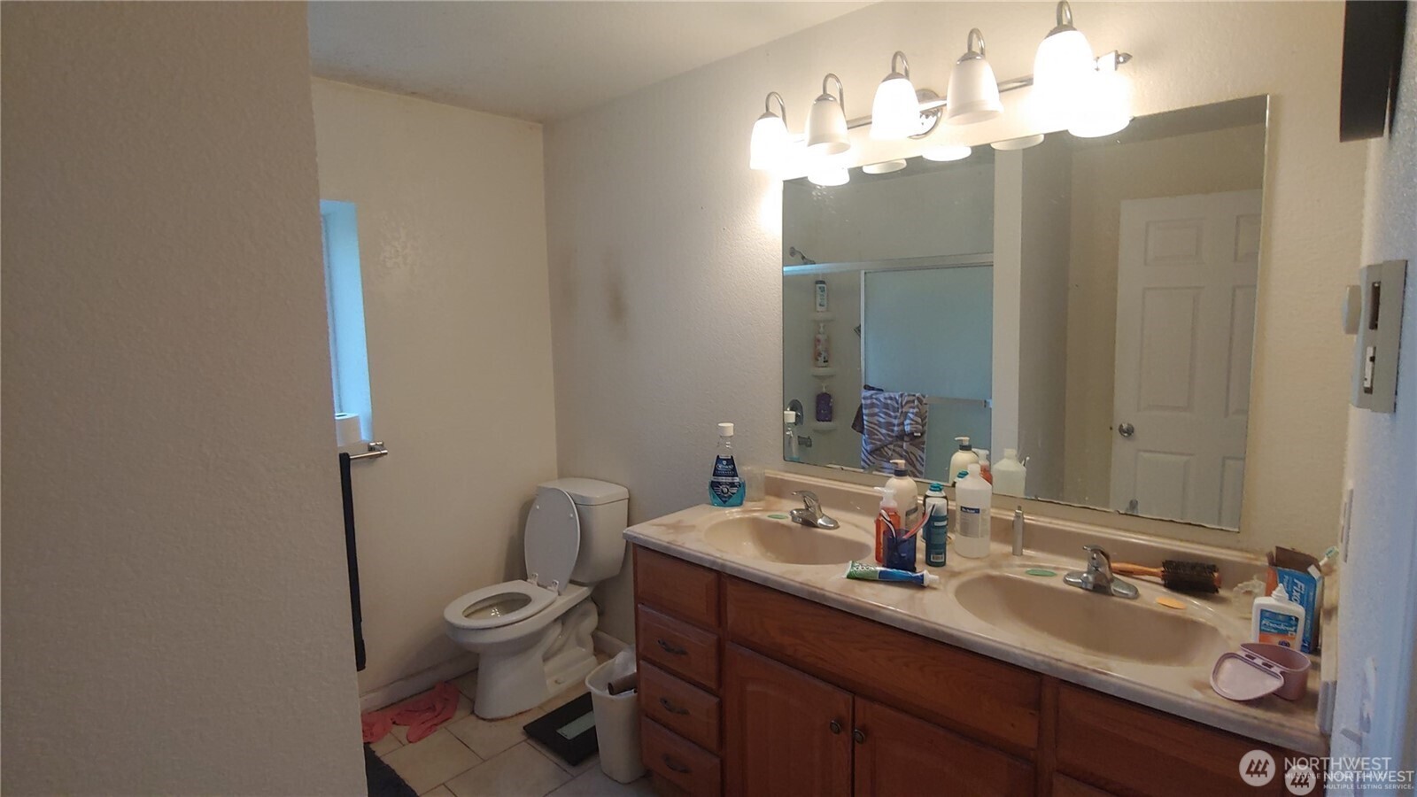 664 Rhoades Road Winlock, WA 98596 - Photo 19 of 26 a bathroom with a double vanity sink and a mirror