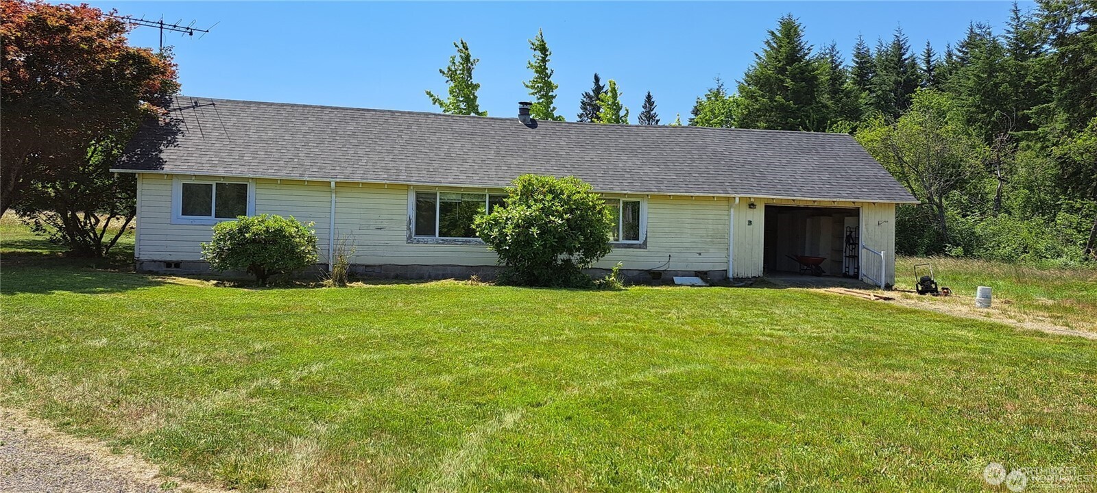 664 Rhoades Road Winlock, WA 98596 - Photo 5 of 26 a front view of house with yard and green space