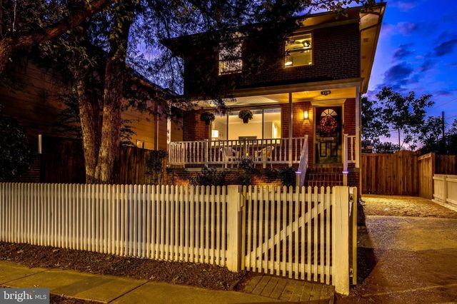 $900,000 | 718 North Patrick Street, Alexandria, VA 22314